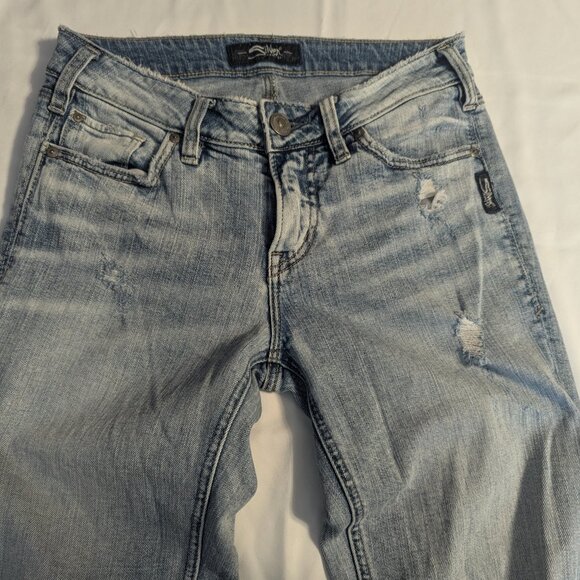 Silver Aiko Slim Crop Light Wash Size W26/L25 Distressed Jeans Color: Indigo - Picture 8 of 13